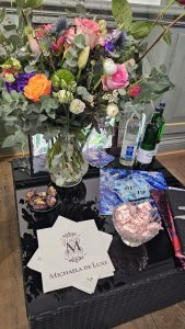 Milchstraße 11 Ausstellung Michaela de Luxe _ Staatlich Fachinger Wasser Dankbarkeit _ _ Pöseldorf